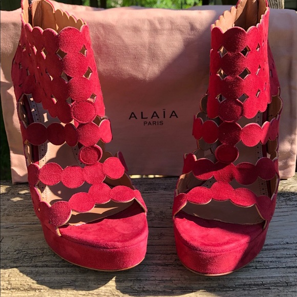 Alaia Red Suede Scalloped CutOut Heel,Size-38.5 - Picture 3 of 16